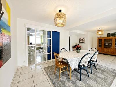 Maison - 204 m² - 9 pièces