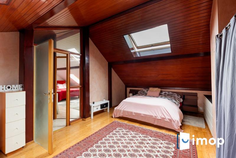 Maison - 220 m² - 8 pièces