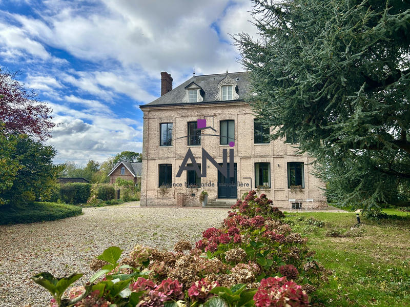 Maison - 205 m² - 9 pièces