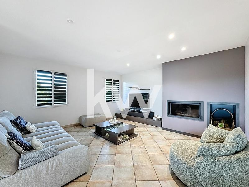 Maison - 220 m² - 8 pièces