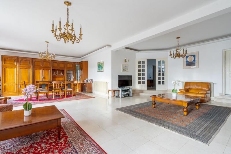 Maison - 245 m² - 6 pièces