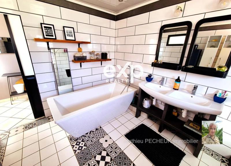 Maison - 269 m² - 10 pièces