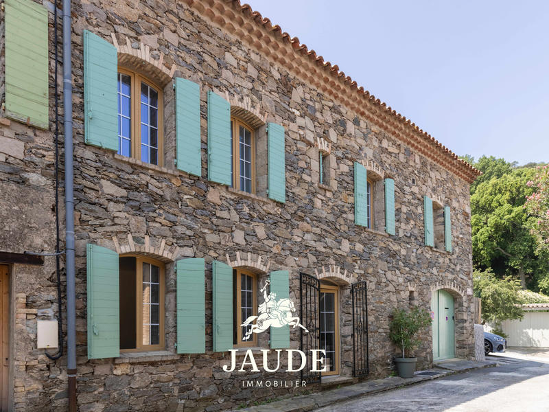 Maison - 200 m² - 8 pièces