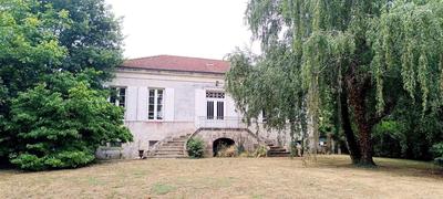 Propriété - 240 m² - 11 pièces