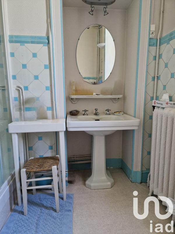 Maison - 270 m² - 16 pièces