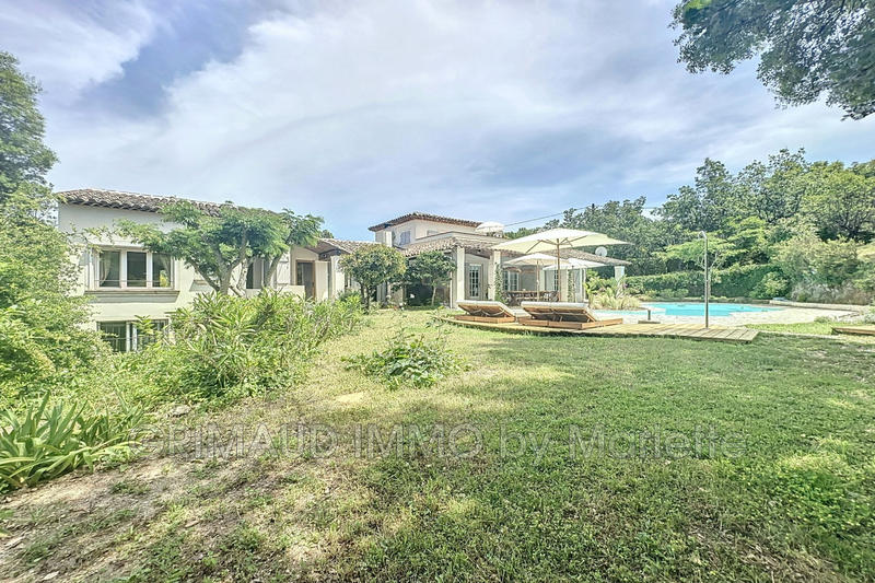 Villa - 197 m² - 6 pièces