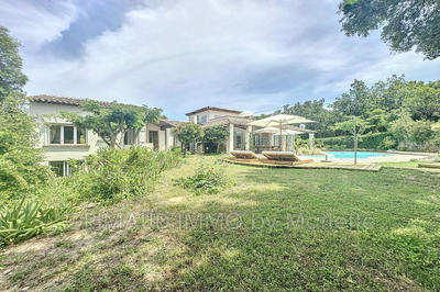 Villa - 197 m² - 6 pièces