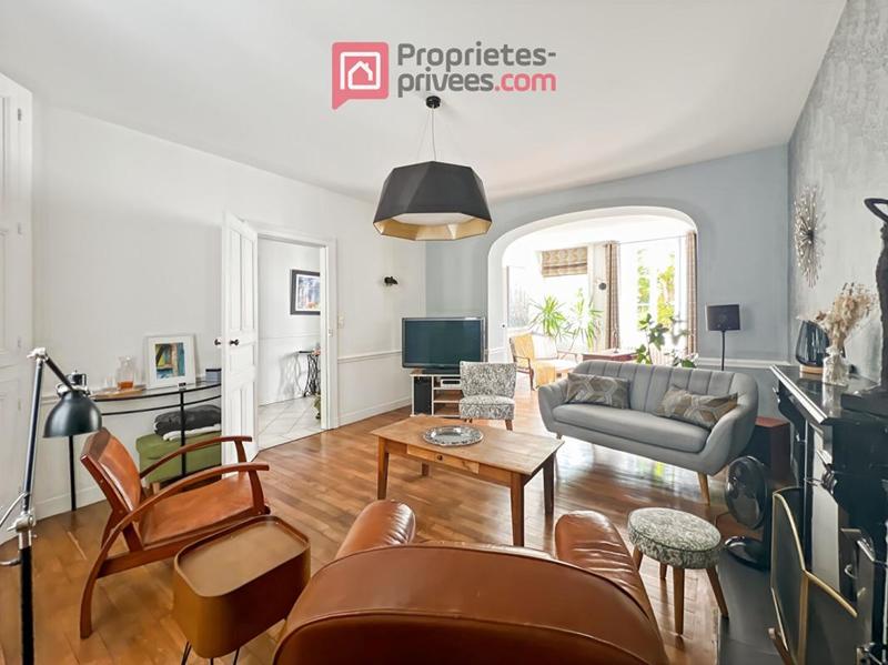 Maison - 210 m² - 9 pièces