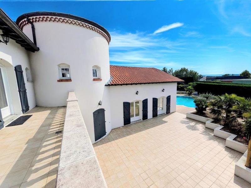 Maison - 280 m² - 7 pièces