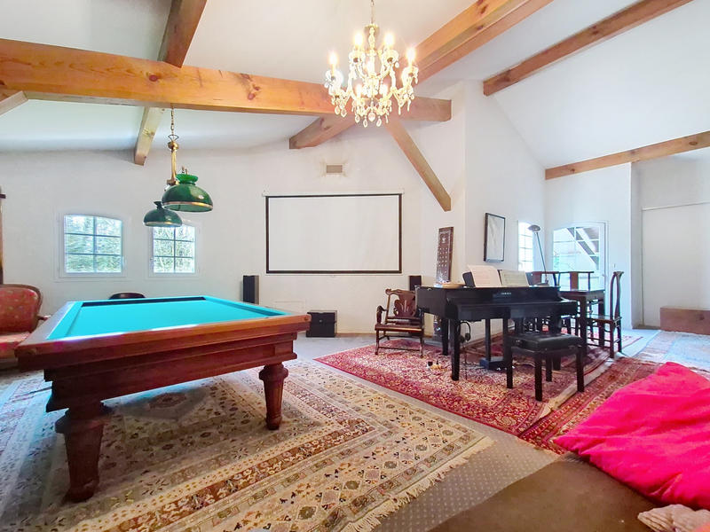 Maison - 312 m² - 9 pièces