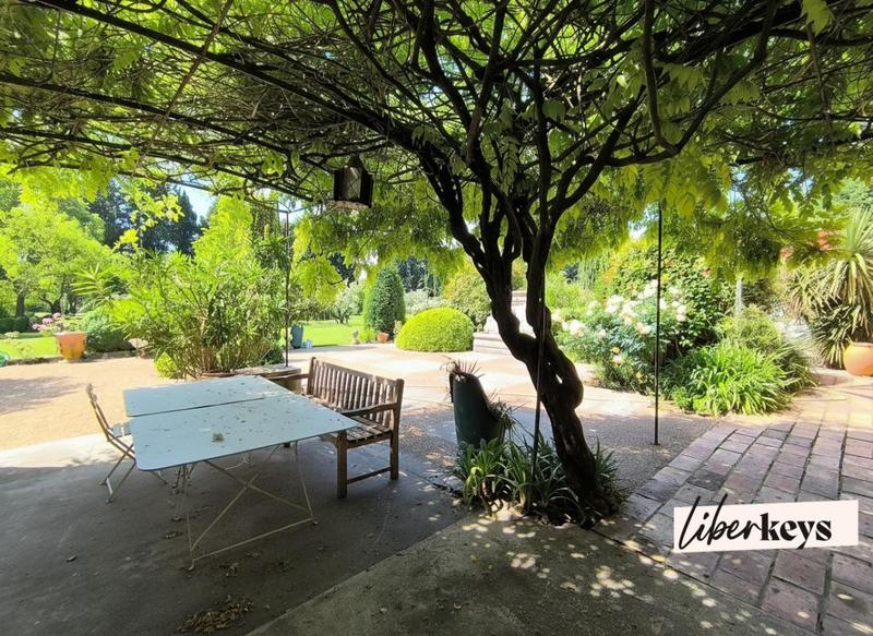 Propriété - 217 m² - 7 pièces