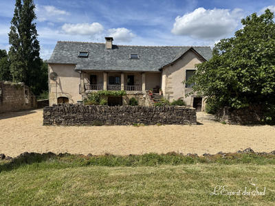 Maison - 245 m² - 11 pièces