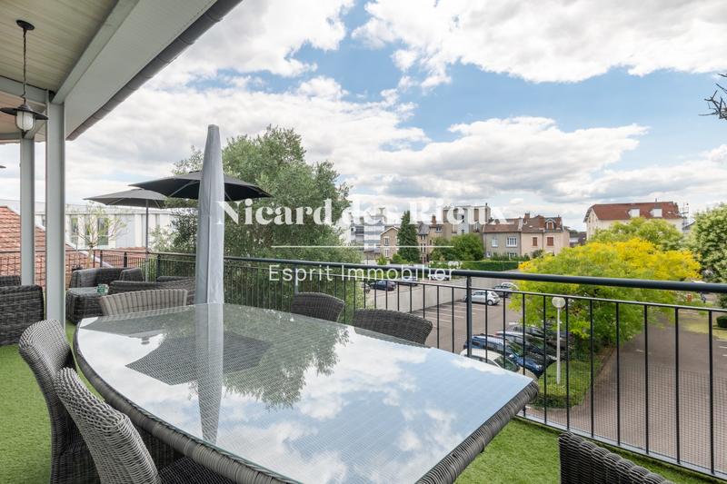 Loft - 297 m² - 6 pièces