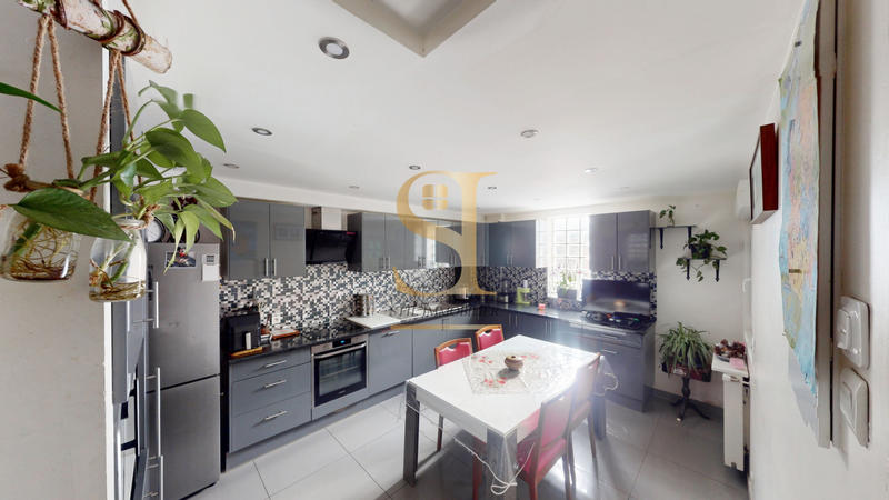 Maison - 106 m² - 5 pièces