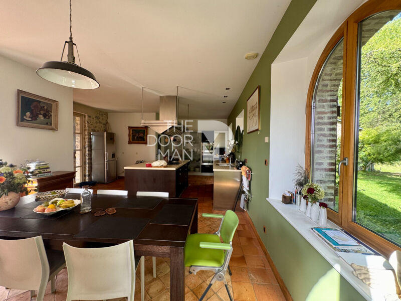 Propriété - 586 m² - 12 pièces