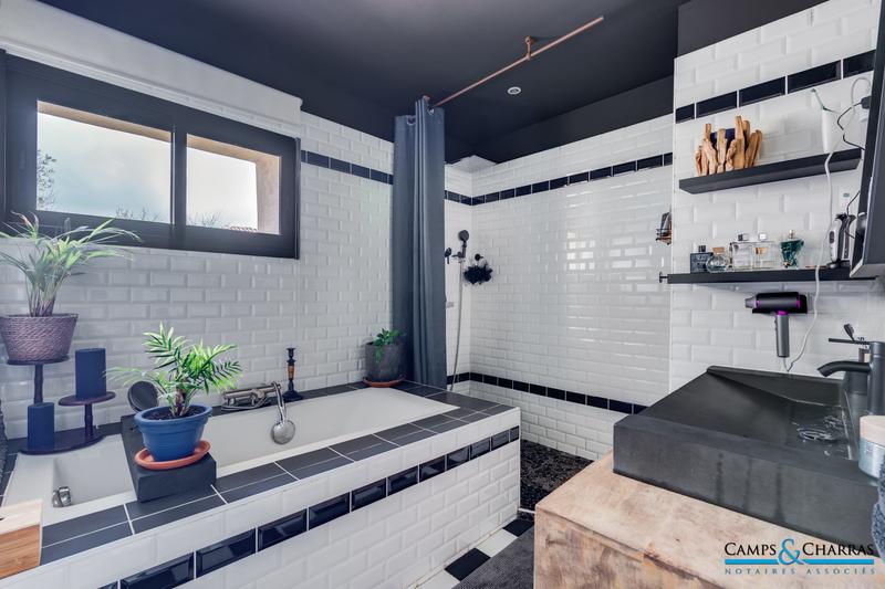 Maison - 211 m² - 7 pièces