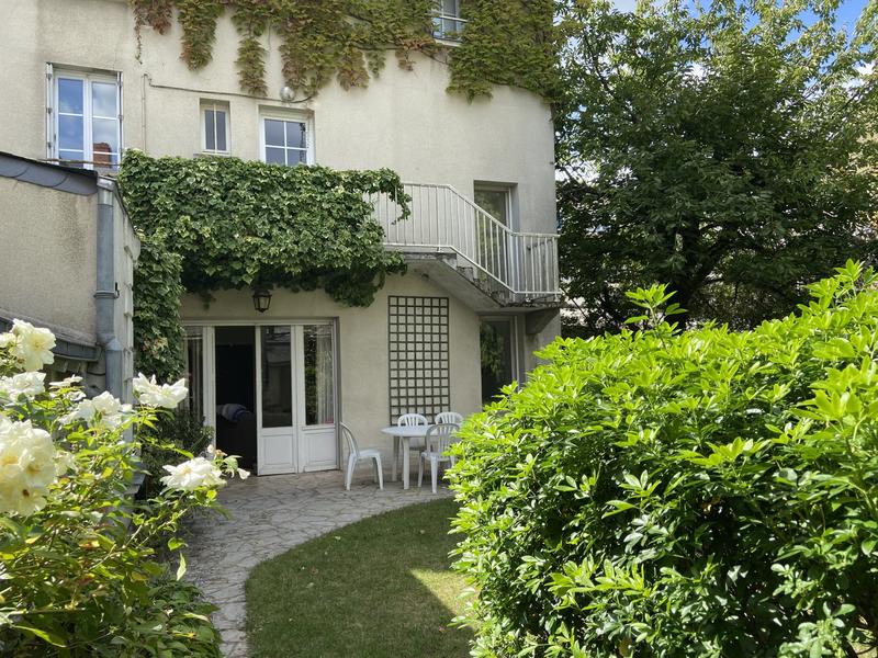 Maison - 250 m² - 10 pièces