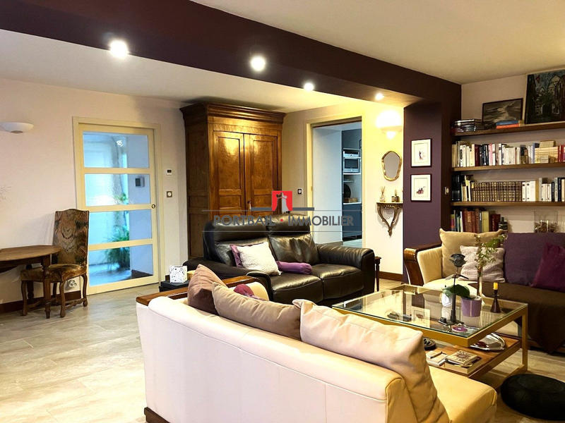 Maison - 220 m² - 6 pièces