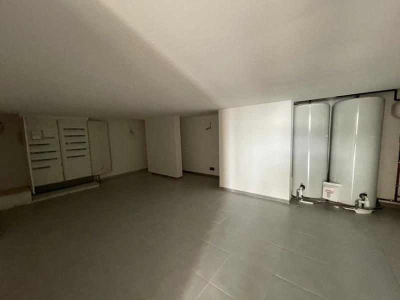 Villa - 1 475 m² - 9 pièces