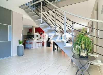 Maison - 250 m² - 9 pièces