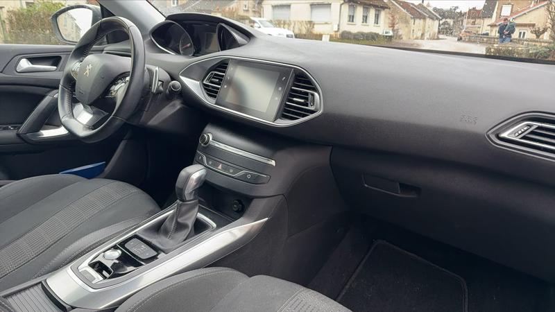 Peugeot 308 II 1.5 BlueHDi 130 Eat6 Allure