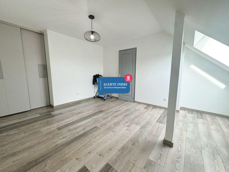 Maison - 180 m² - 5 pièces