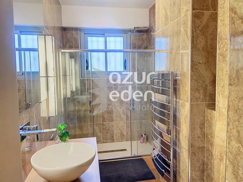 Appartement - 143 m² - 5 pièces