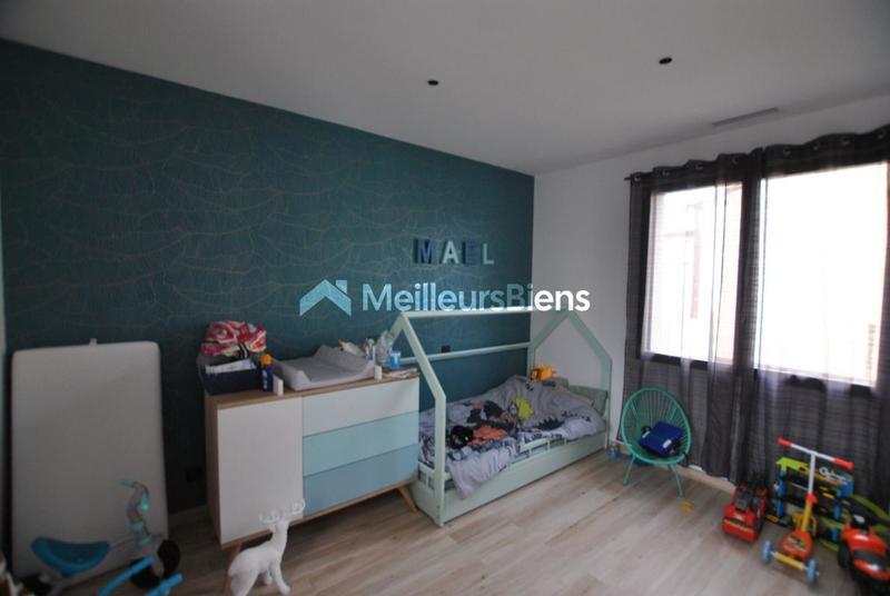 Propriété - 250 m² - 8 pièces