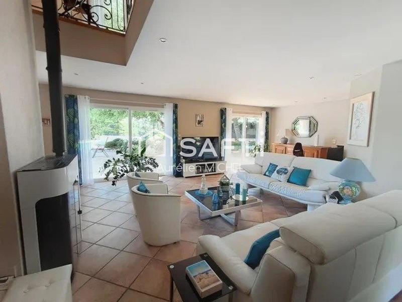 Maison - 258 m² - 7 pièces