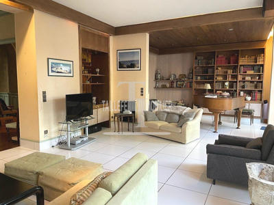 Maison - 253 m² - 5 pièces