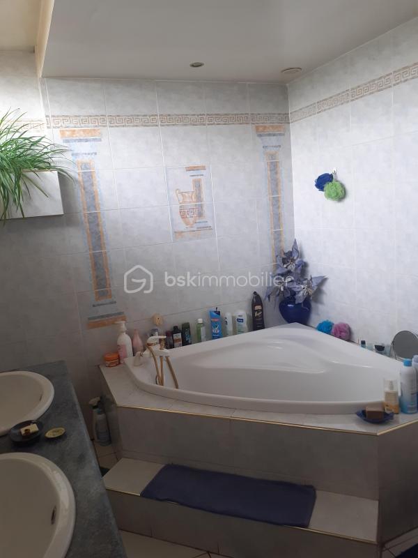 Maison - 104 m² - 4 pièces