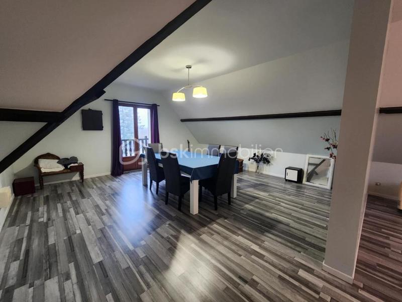 Maison traditionnelle - 260 m² - 7 pièces