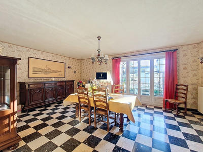 Maison - 176 m² - 7 pièces