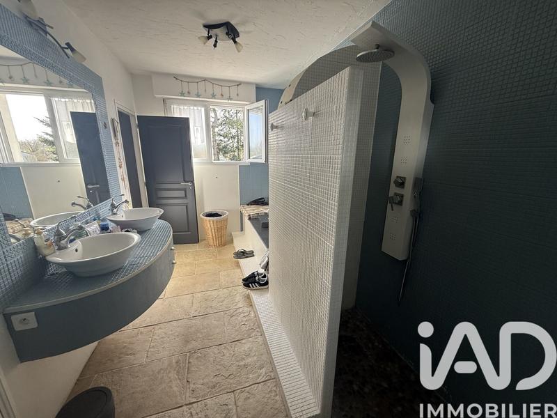 Maison - 246 m² - 8 pièces