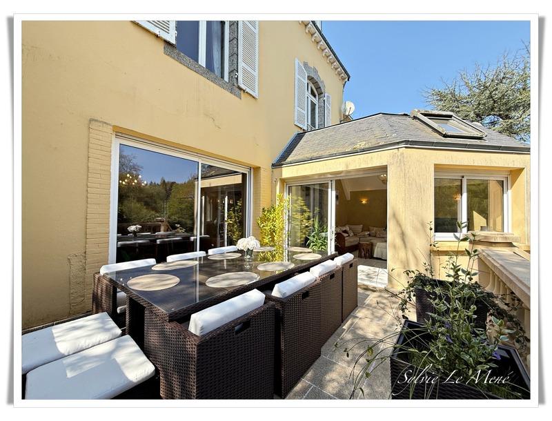 Maison - 290 m² - 12 pièces