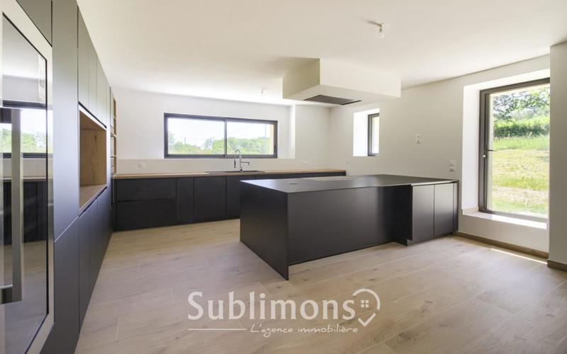 Propriété - 220 m² - 6 pièces