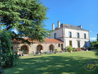 Maison - 350 m² - 12 pièces