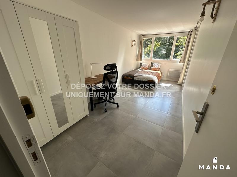 Chambre - 10 m² - 7 pièces