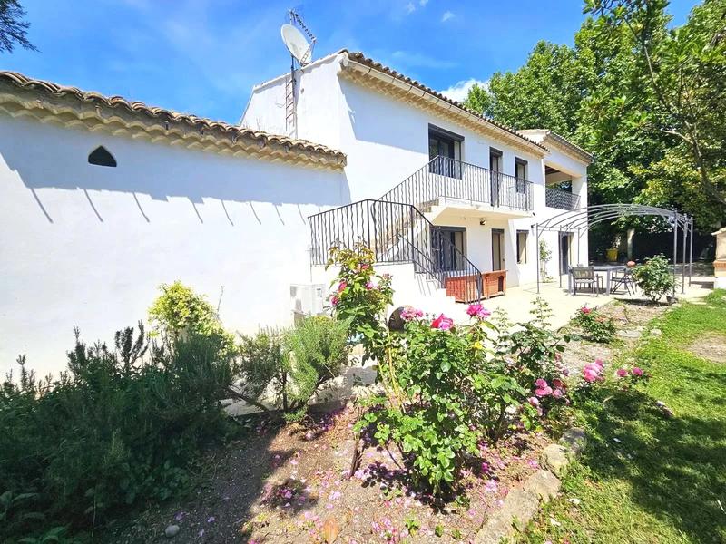 Maison - 230 m² - 8 pièces
