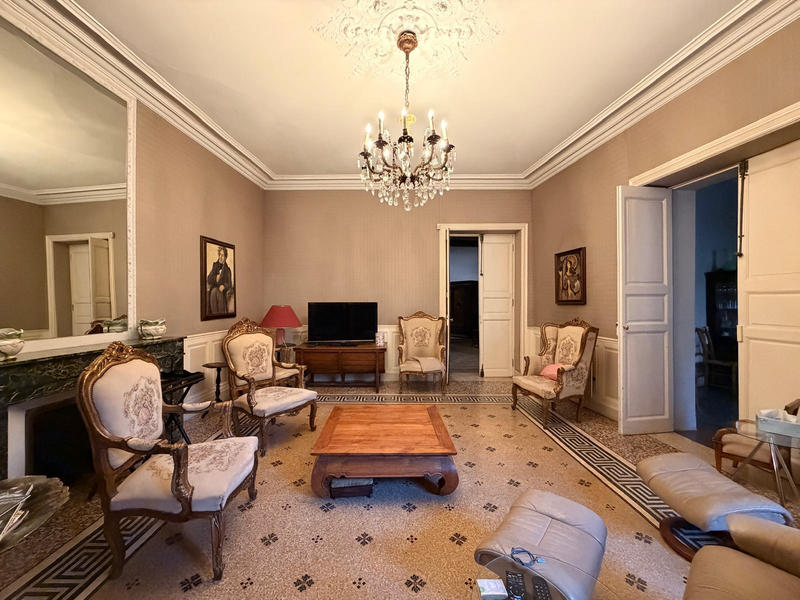 Maison - 437 m² - 14 pièces