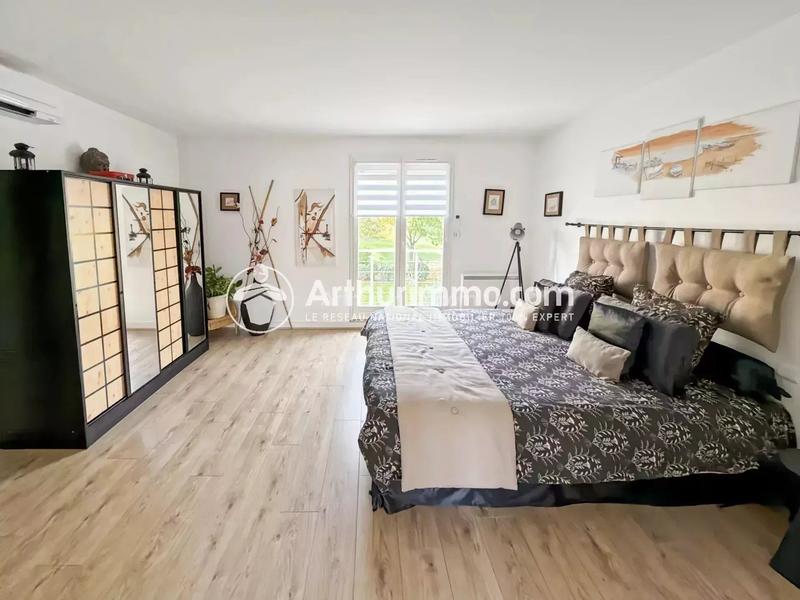 Maison - 210 m² - 7 pièces