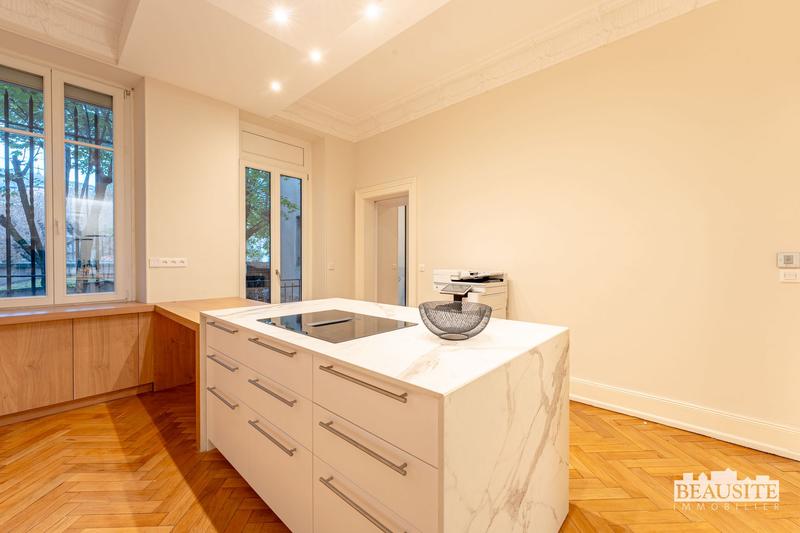 Local d'activités - 145 m² - 5 pièces