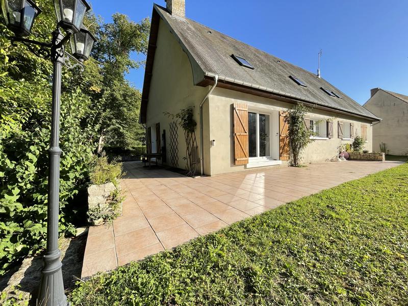 Maison traditionnelle - 220 m² - 7 pièces