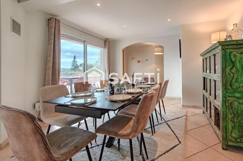 Maison - 177 m² - 8 pièces