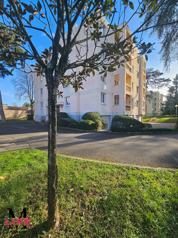 Appartement - 92 m² - 7 pièces