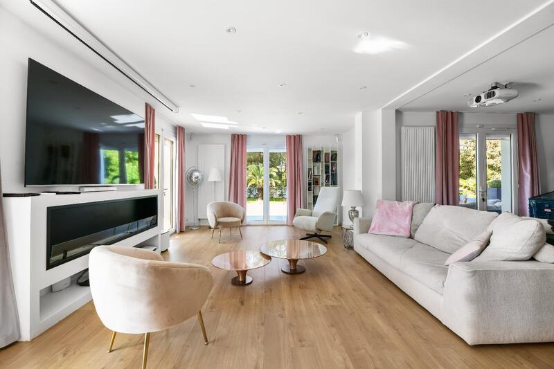 Maison - 370 m² - 11 pièces