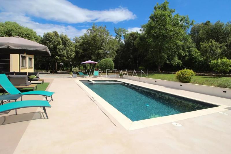 Villa - 257 m² - 6 pièces