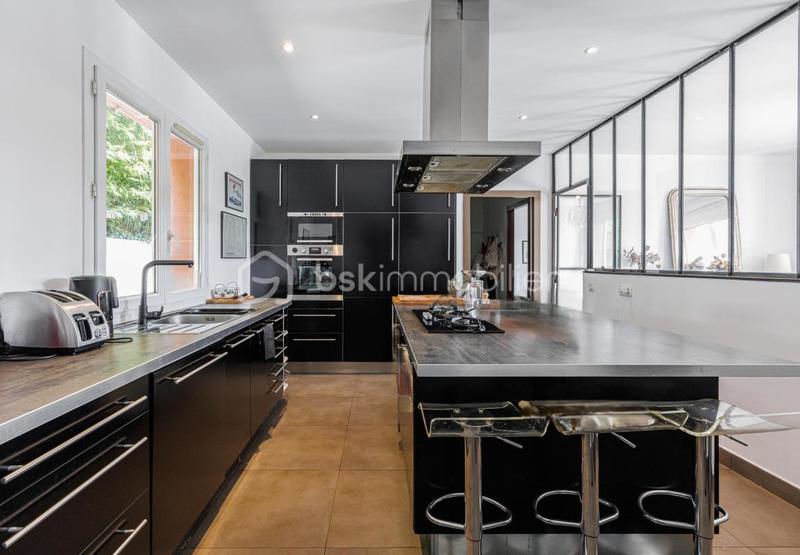 Maison - 256 m² - 6 pièces