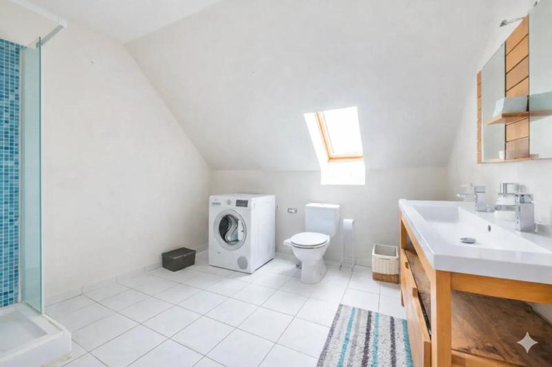 Maison - 200 m² - 8 pièces