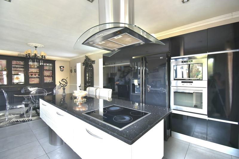 Maison - 210 m² - 7 pièces